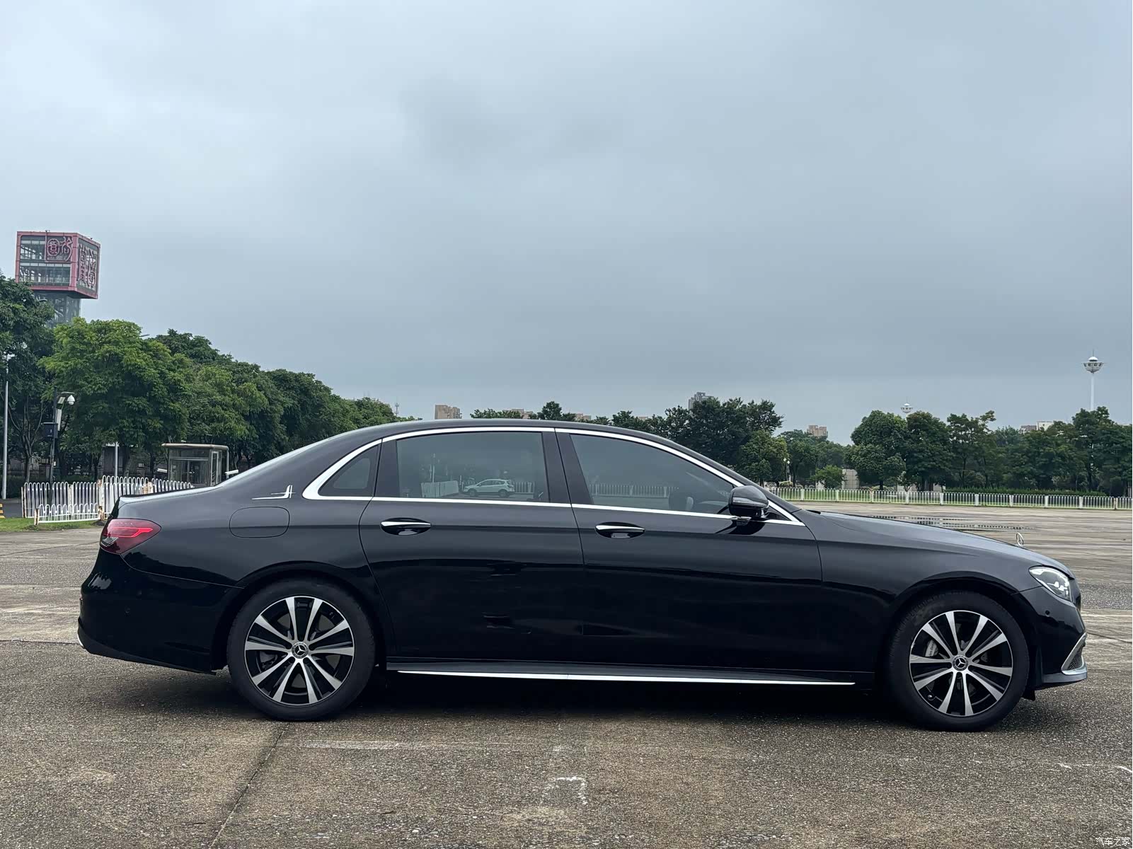 Mercedes-Benz E-Class, 2023 4