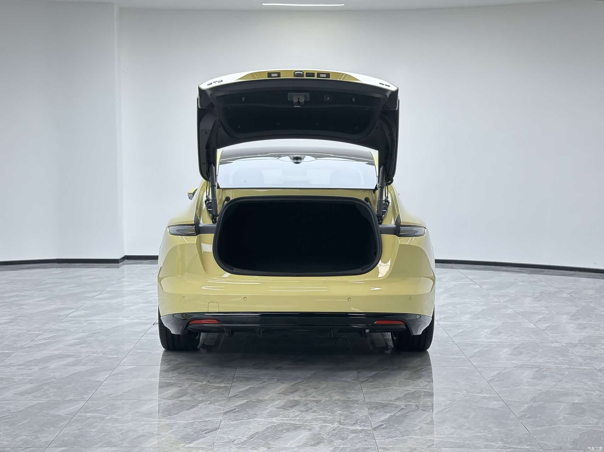 NIO ET5, 2025 10