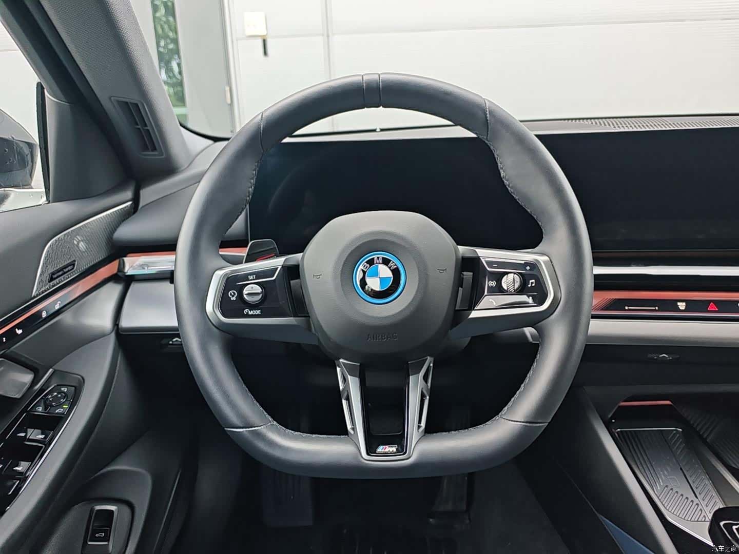 BMW i5, 2025 13