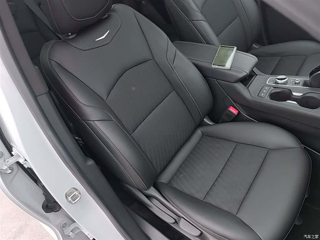 Cadillac XT4, 2023 25