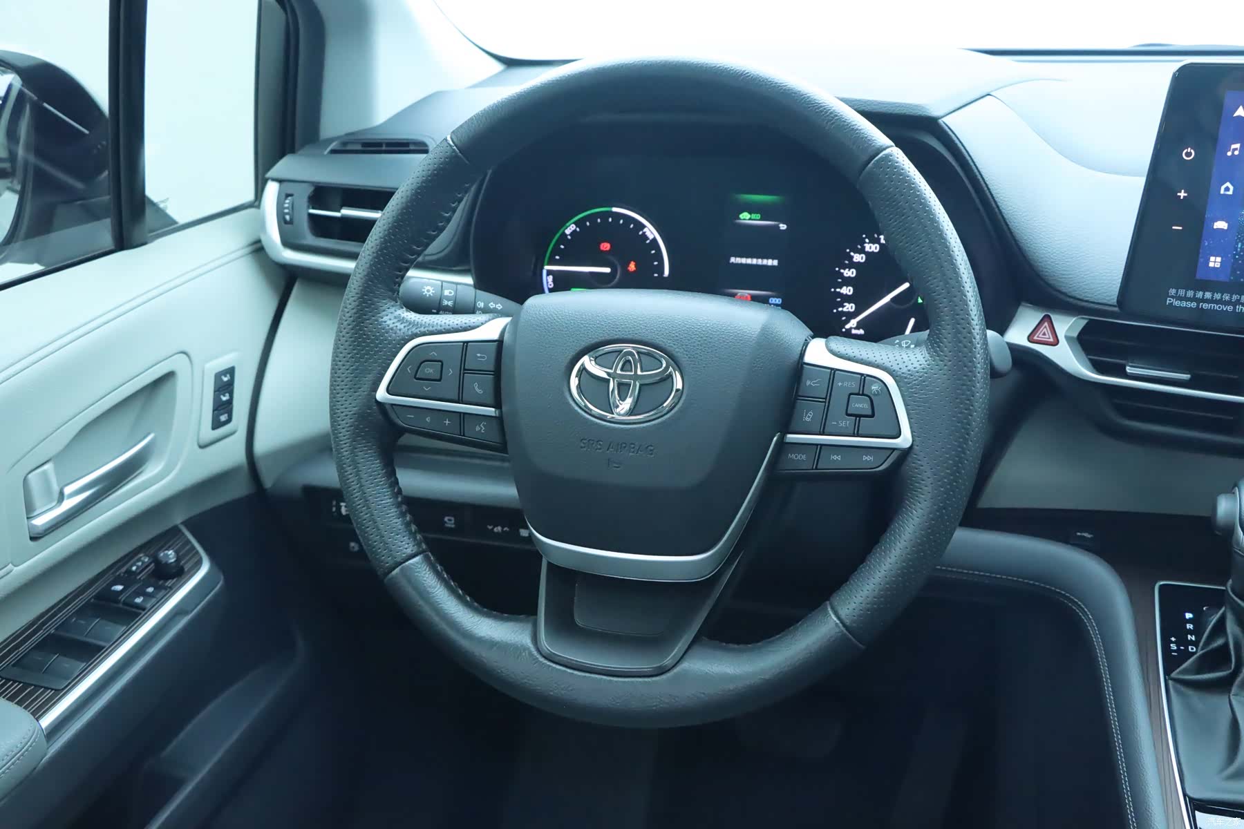 Toyota Granvia, 2023 20
