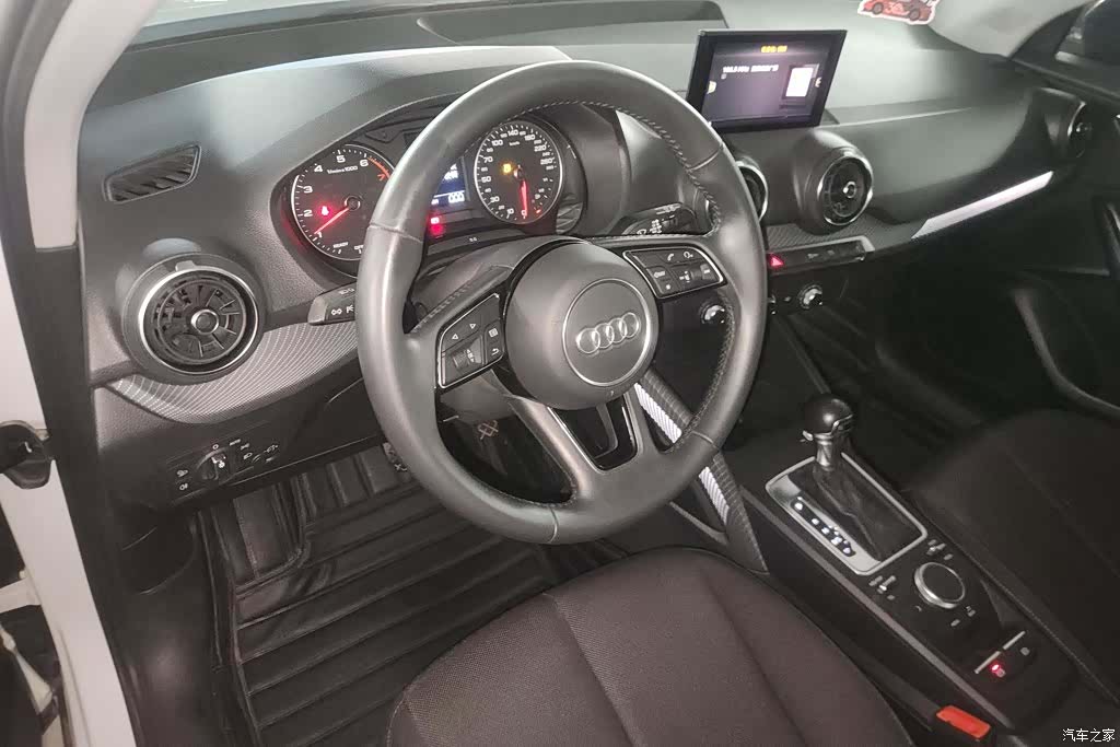 Audi Q2L, 2019 12