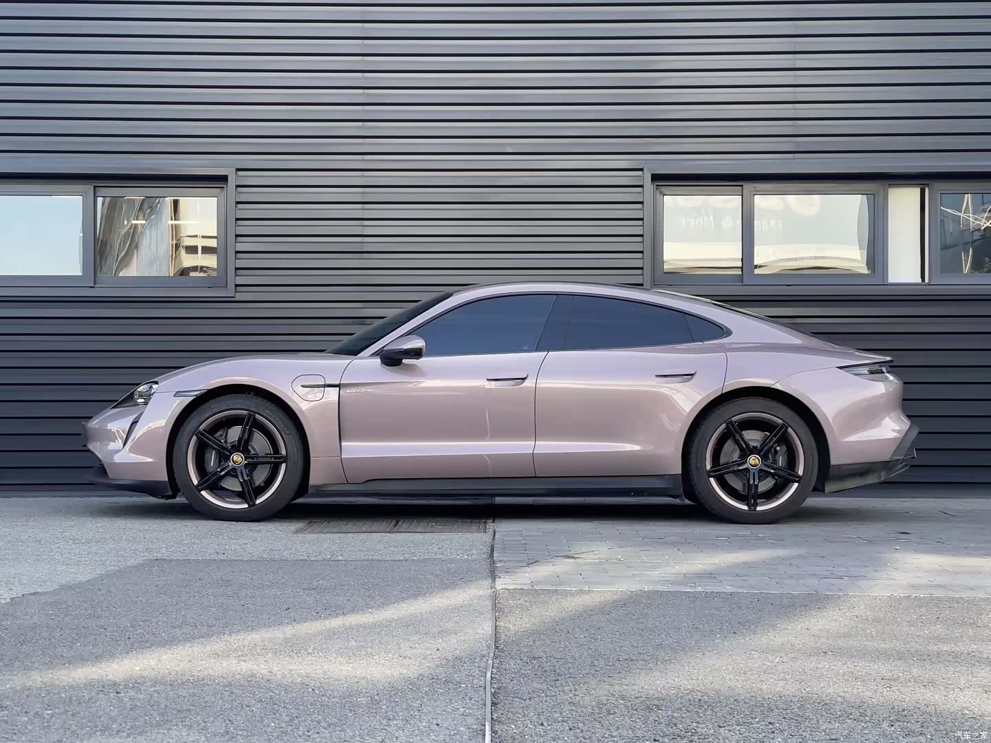 Porsche Taycan, 2023 все фото