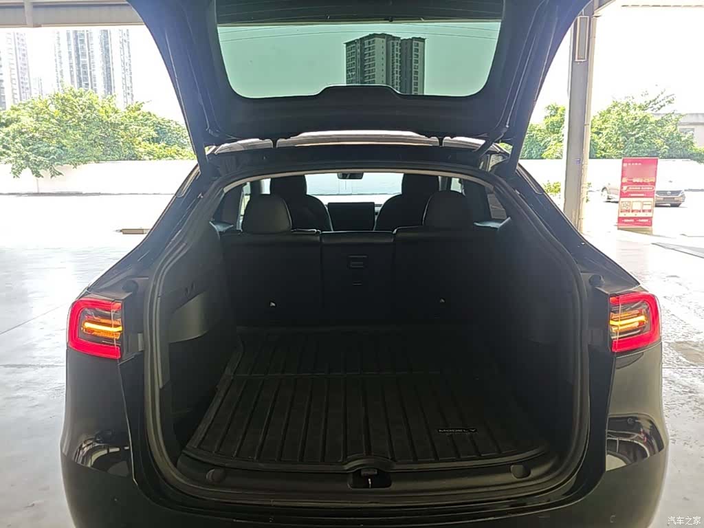 Tesla Model Y, 2022 19