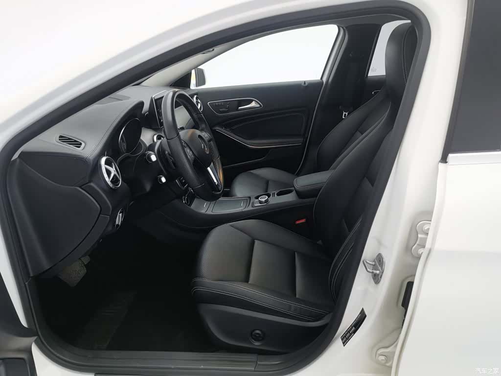 Mercedes-Benz GLA, 2015 10