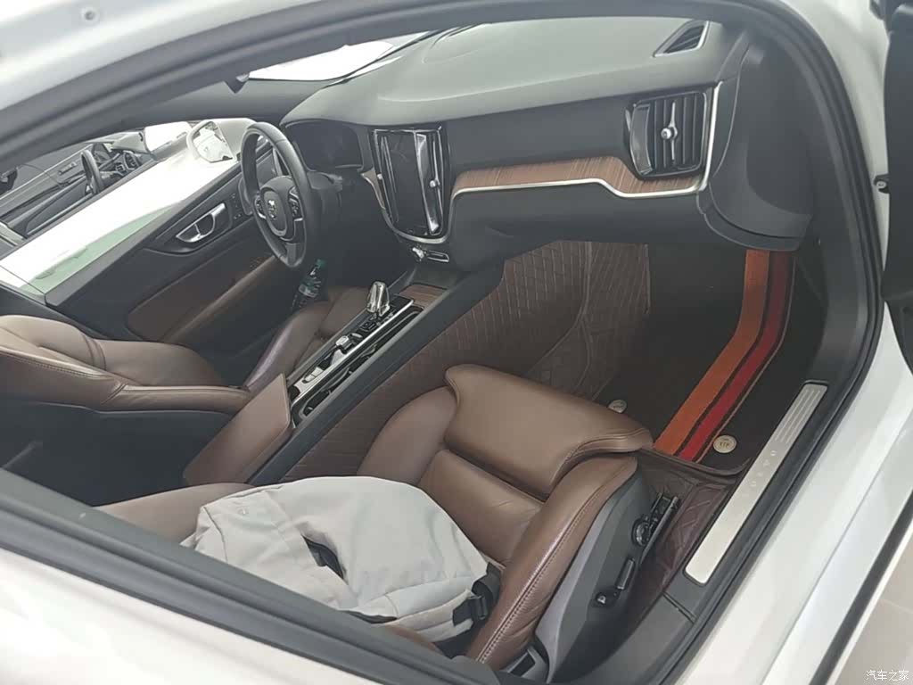 Volvo S60, 2022 25