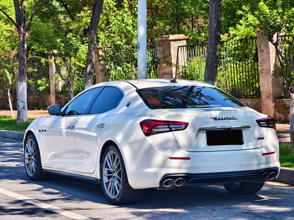 Maserati Ghibli Maserati Ghibli