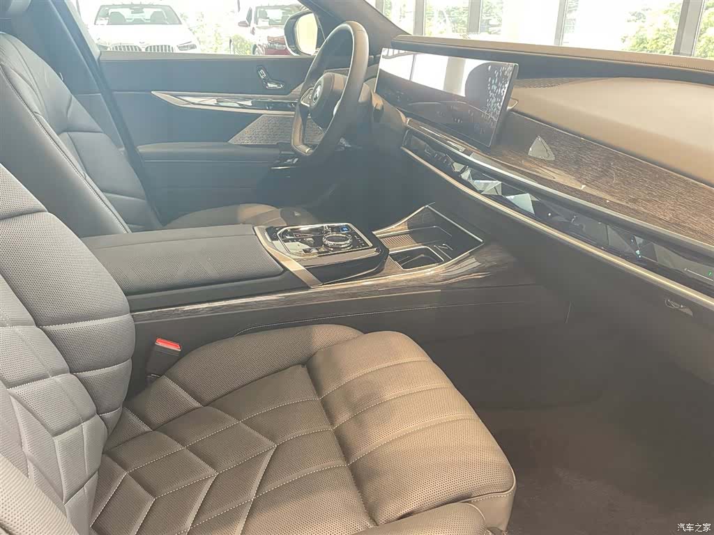 BMW i7, 2024 9