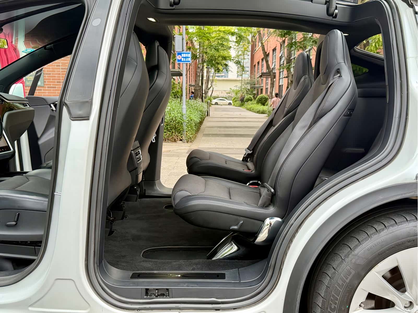 Tesla Model X, 2017 9