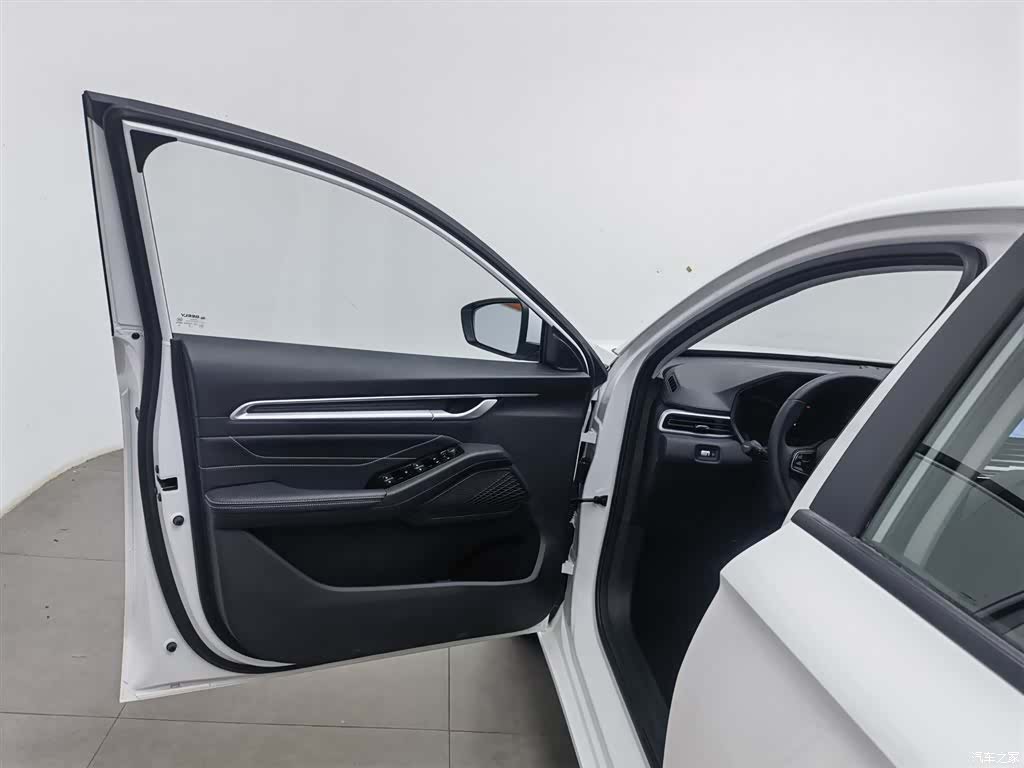 Geely Emgrand, 2025 8