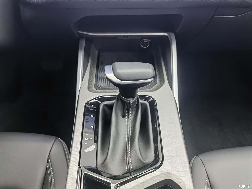 Geely Emgrand, 2025 13