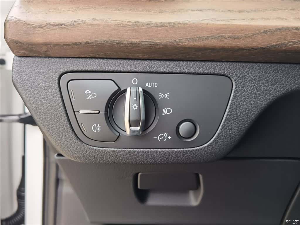 Audi Q5L, 2022 13