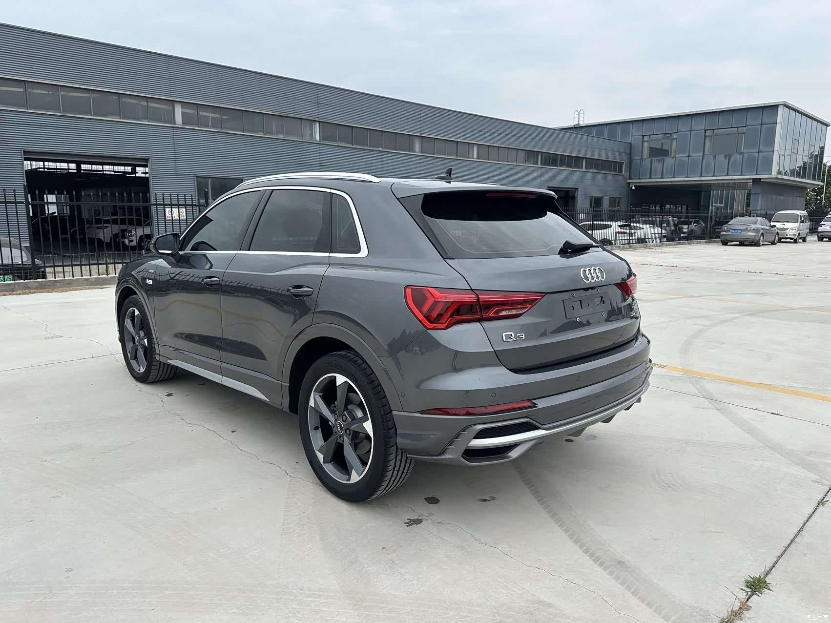 Audi Q3, 2023 4