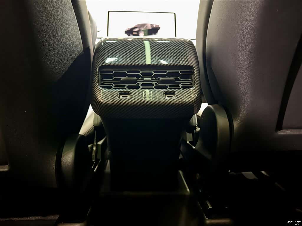 Tesla Model Y, 2023 26