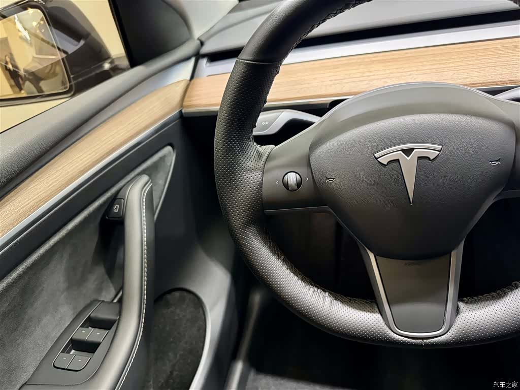 Tesla Model Y, 2023 21