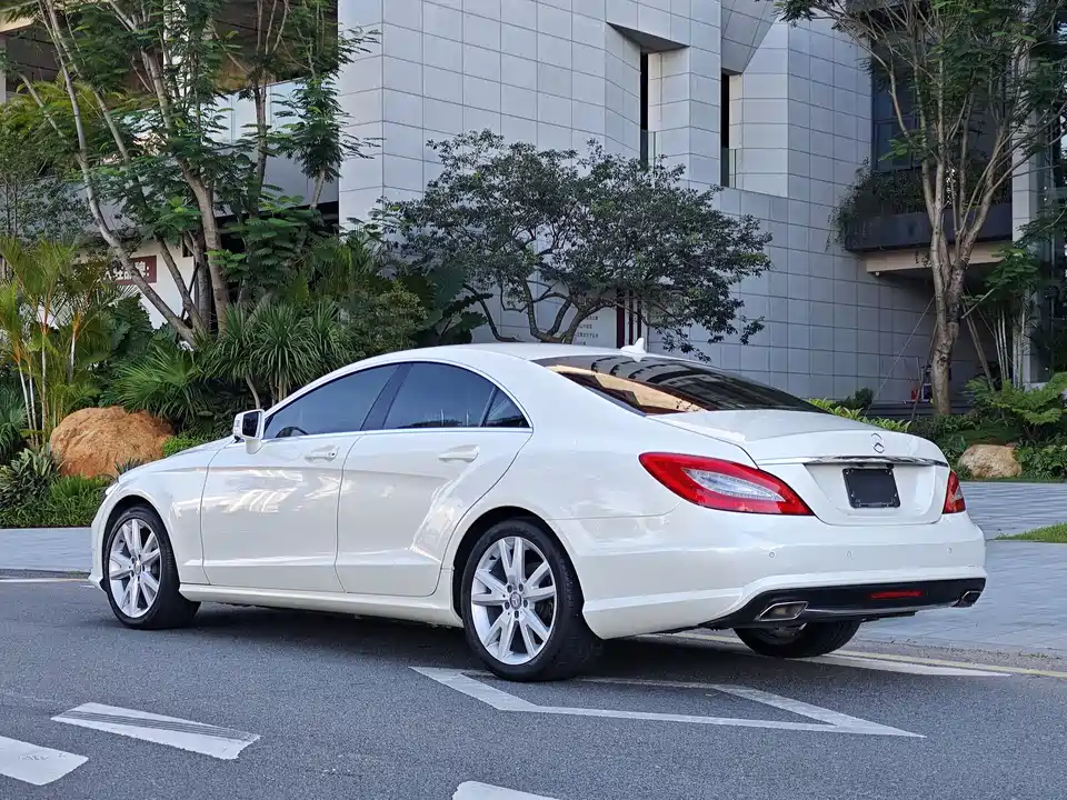 Mercedes-Benz CLS Mercedes-Benz CLS