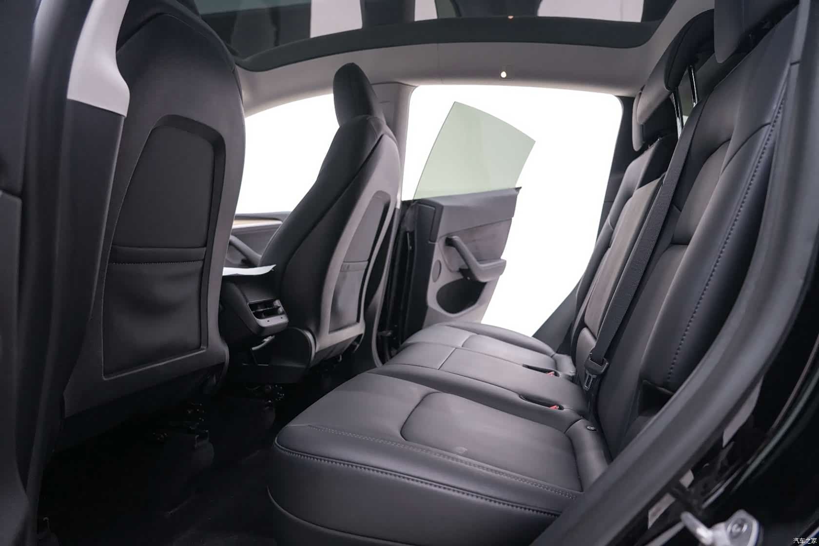 Tesla Model Y, 2022 26