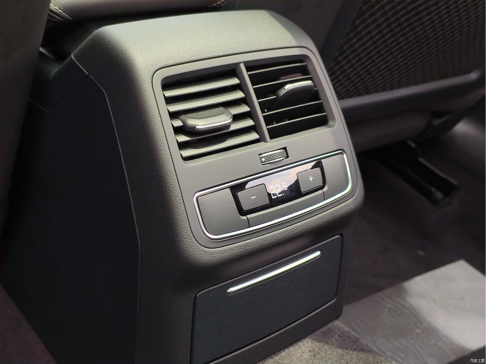 Audi A4L, 2024 25