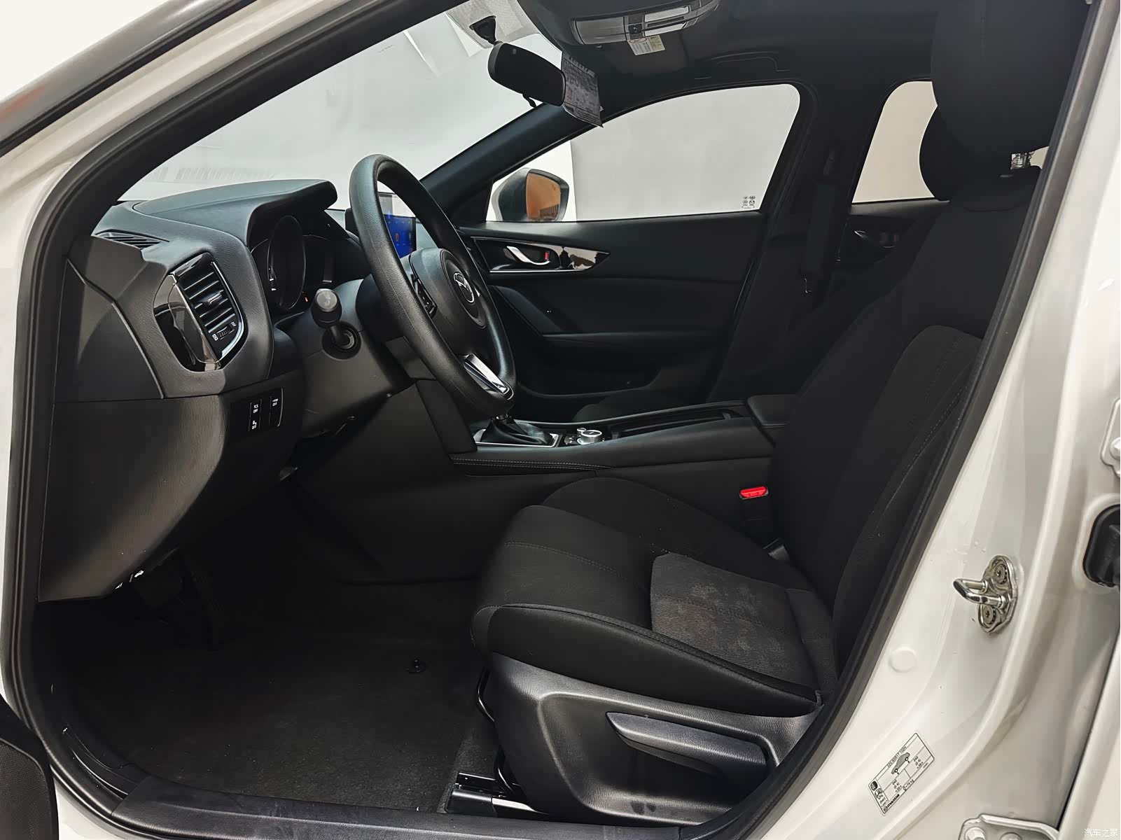 Mazda CX-4, 2023 11