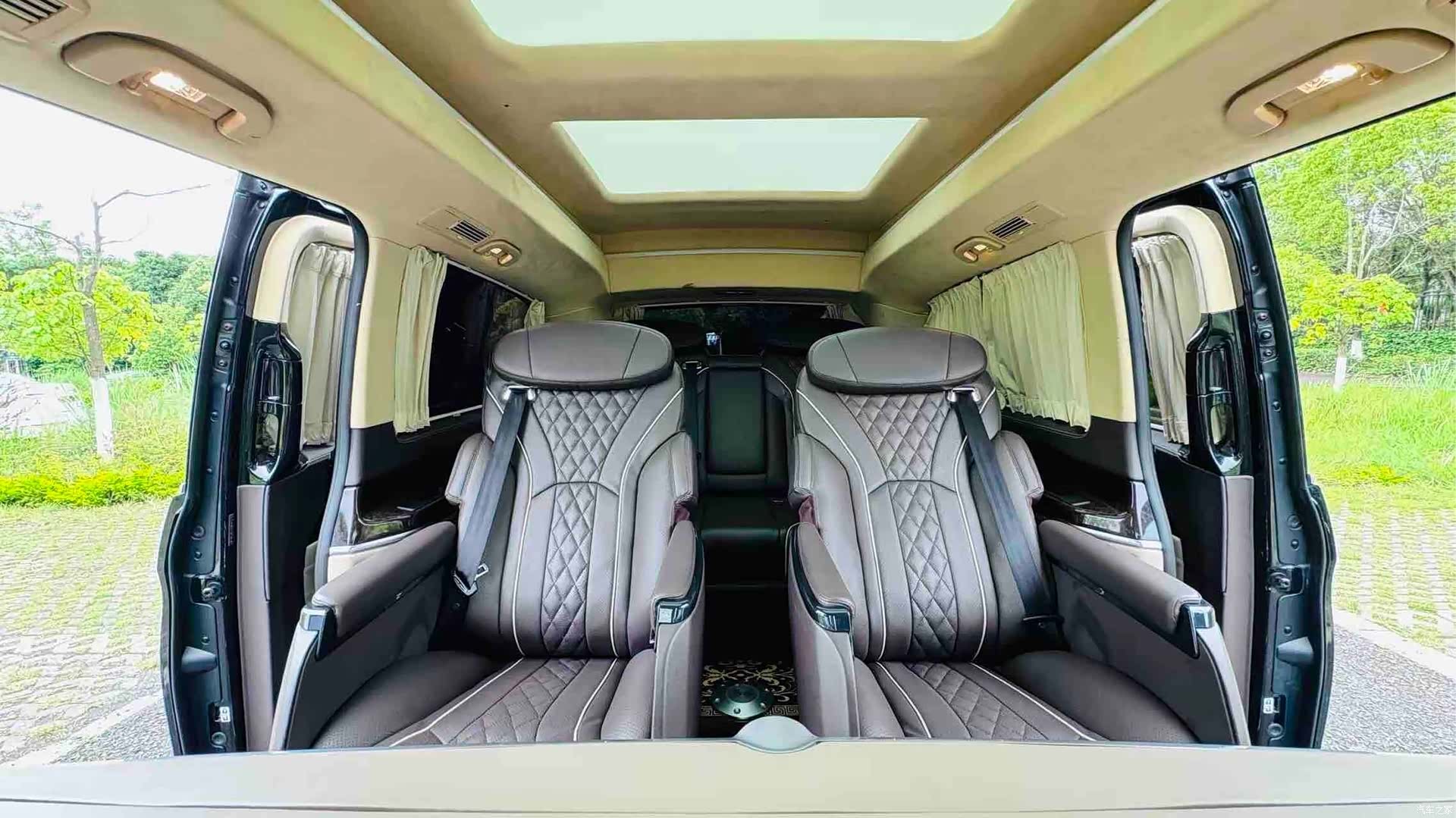 Mercedes-Benz V-Class, 2018 14