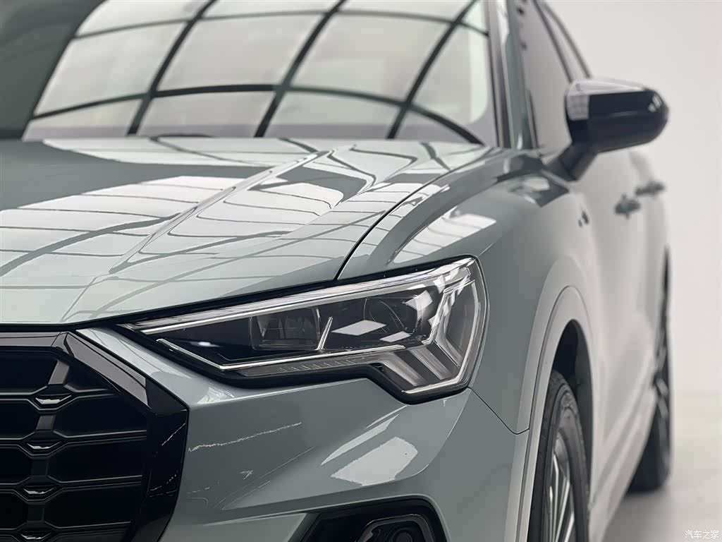 Audi Q3, 2022 4