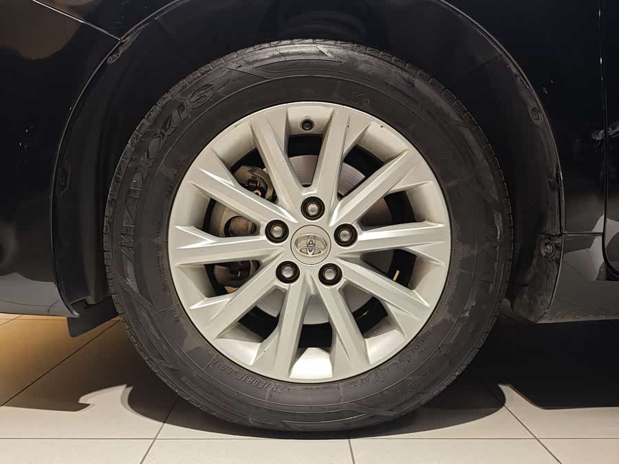Toyota Camry 2016, фото 6