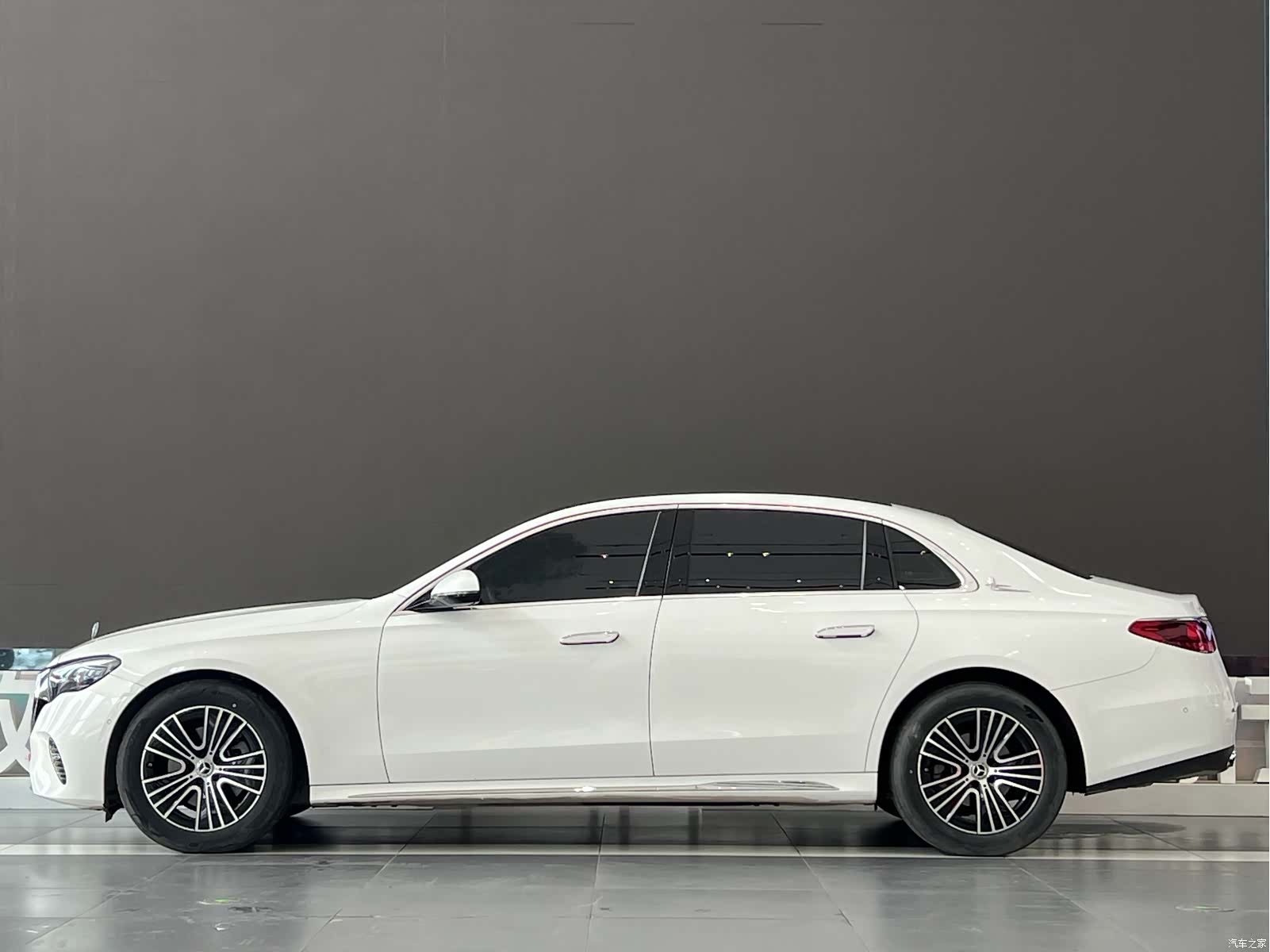 Mercedes-Benz E-Class, 2024 3
