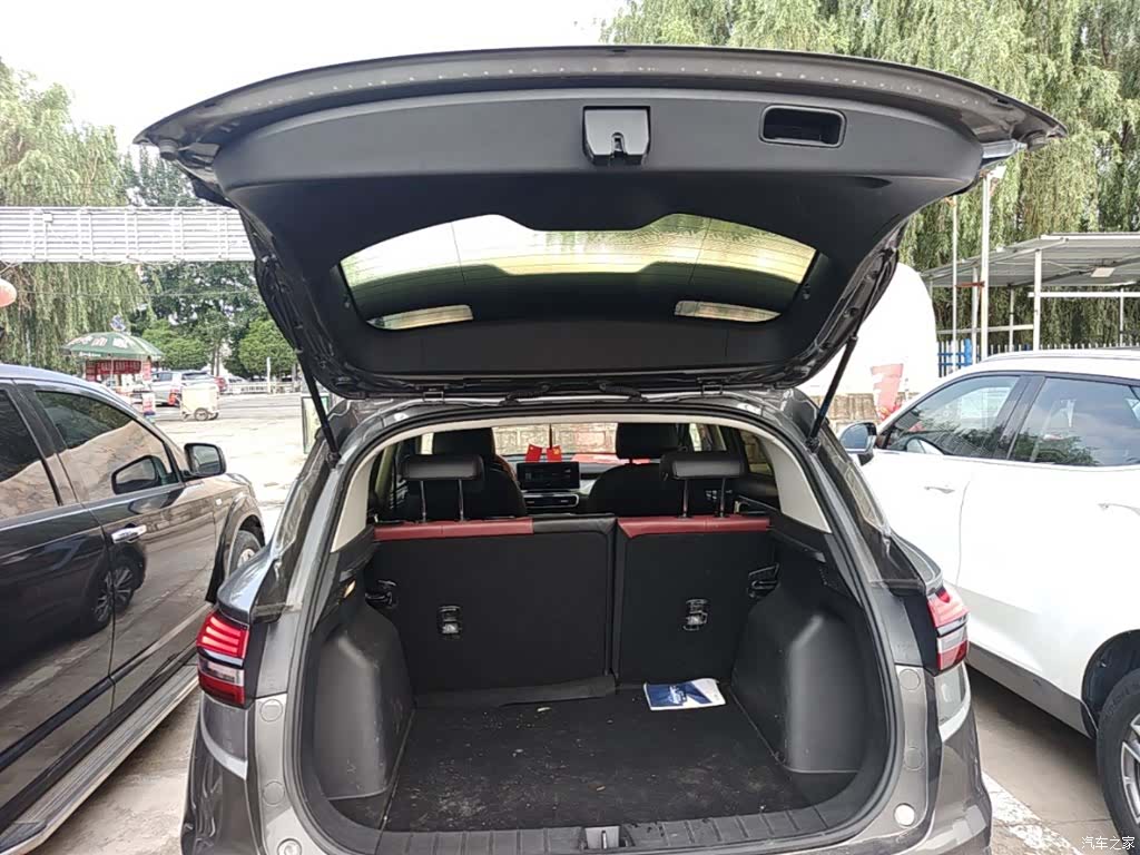 Geely Coolray, 2022 19