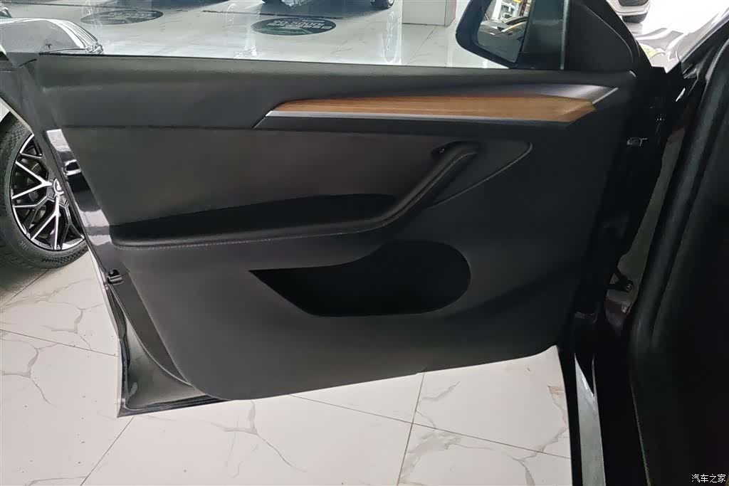 Tesla Model Y, 2022 7