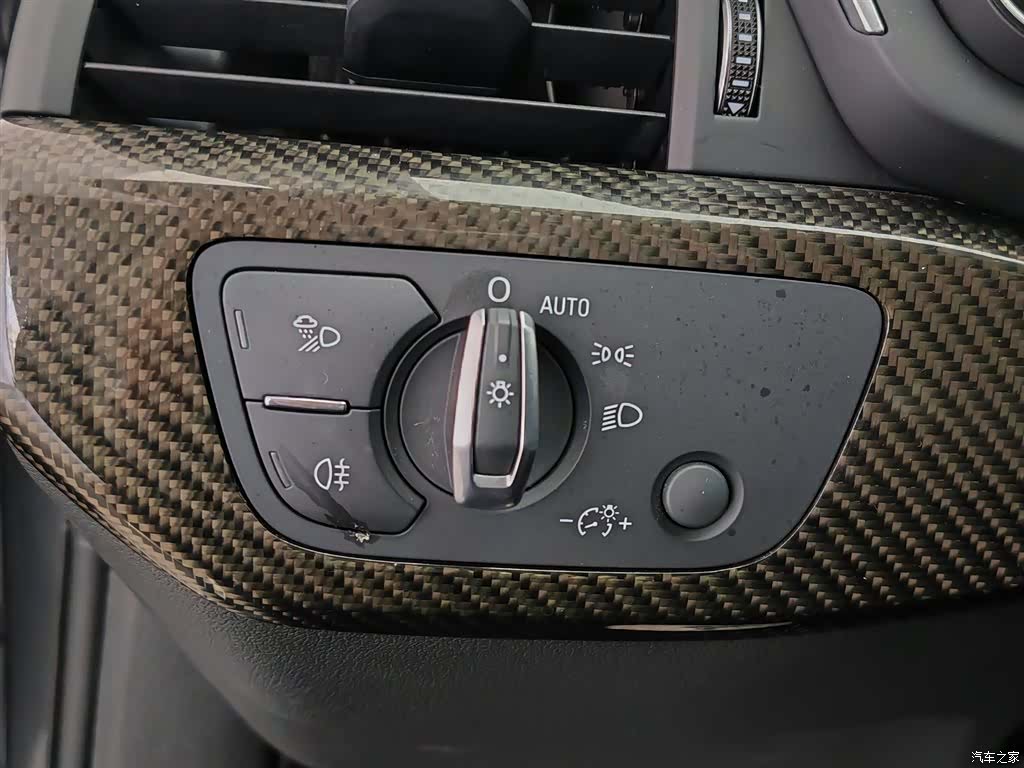 Audi A4L, 2019 21