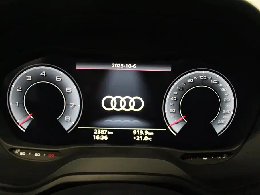 Audi Q2L