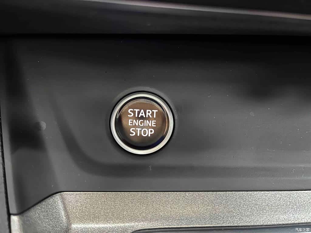 Audi Q3, 2023 4