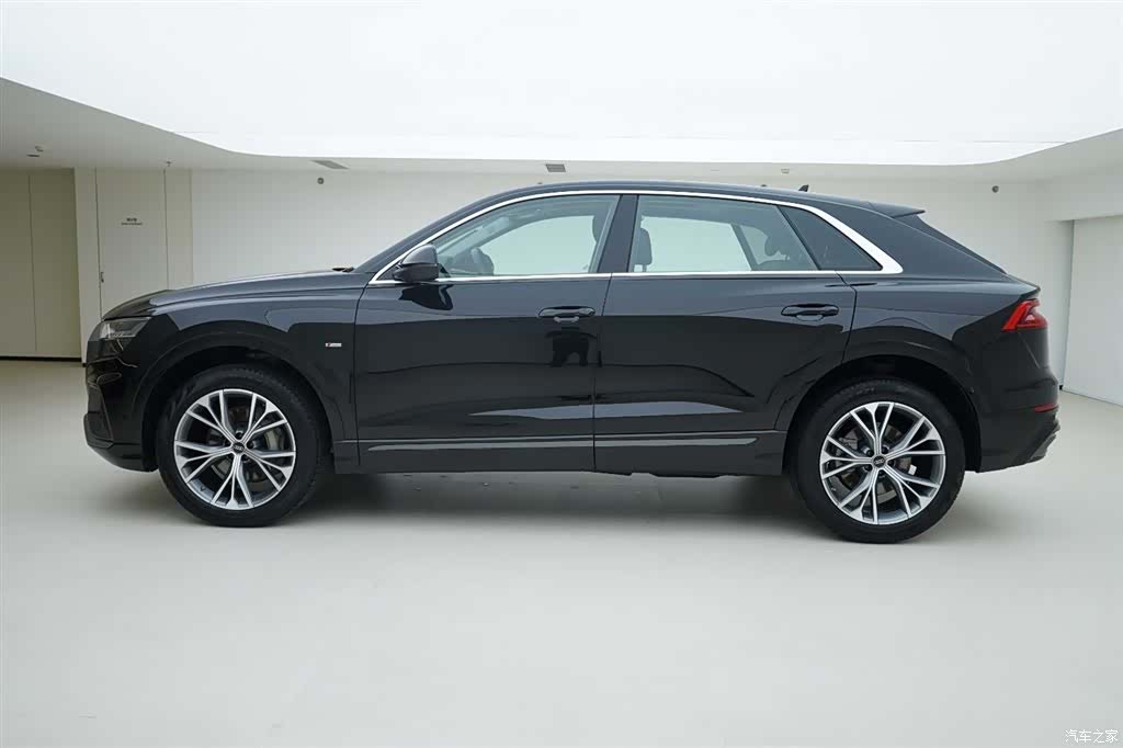 Audi Q8, 2023 3