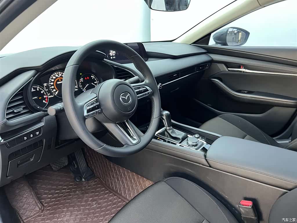 Mazda Mazda3, 2022 32