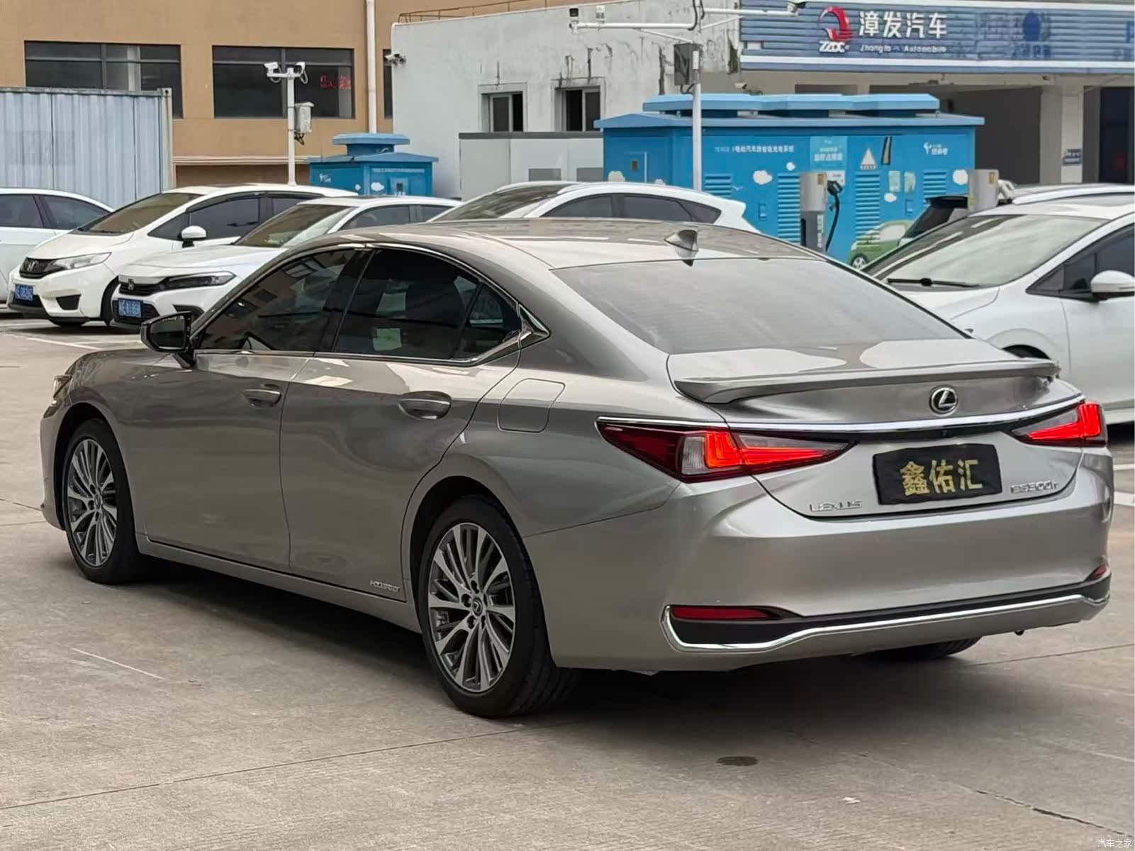 Lexus ES, 2019 8