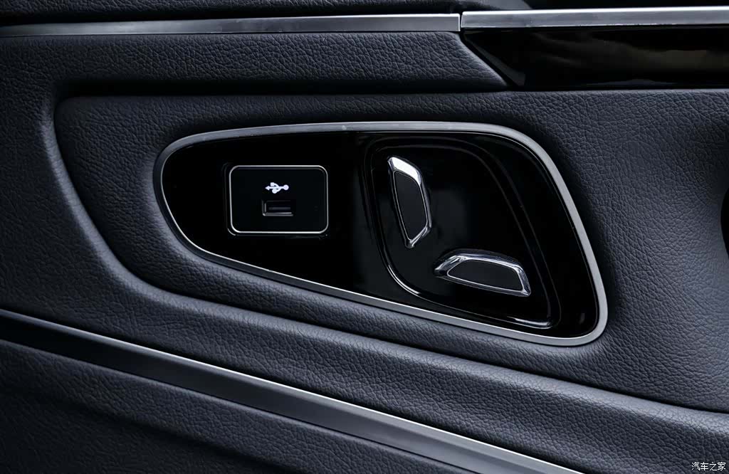 Mercedes-Benz V-Class, 2024 23