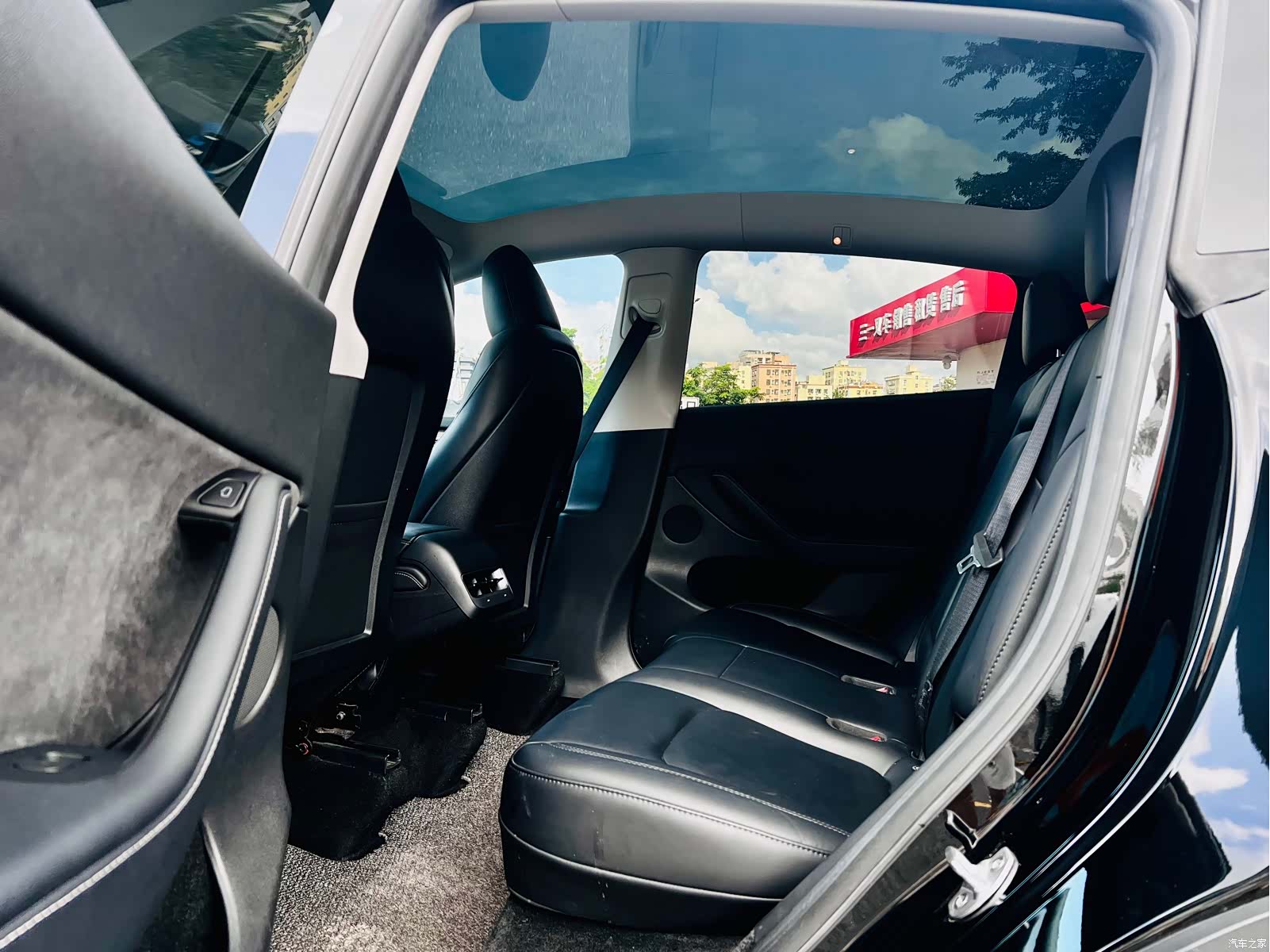 Tesla Model Y, 2023 9