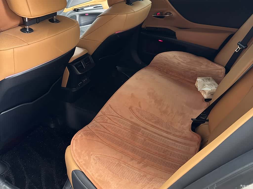 Lexus ES, 2024 7