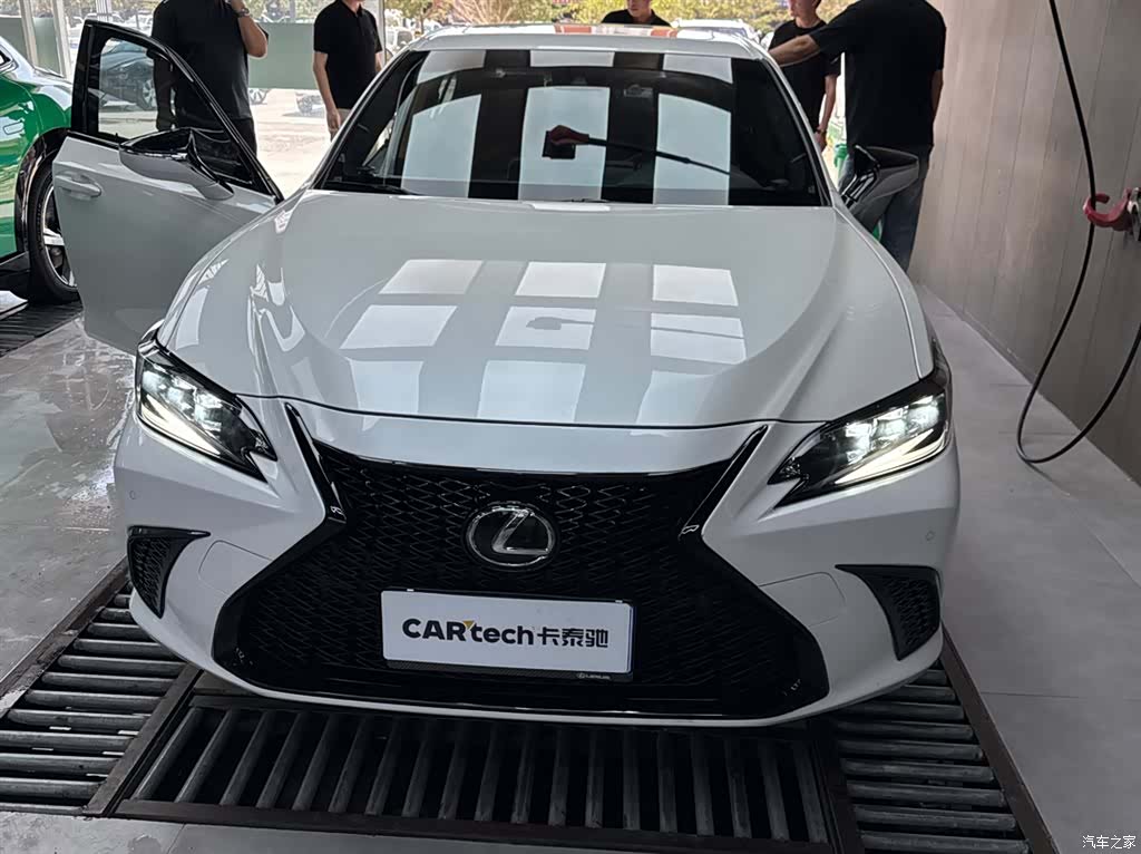 Lexus ES, 2024 3