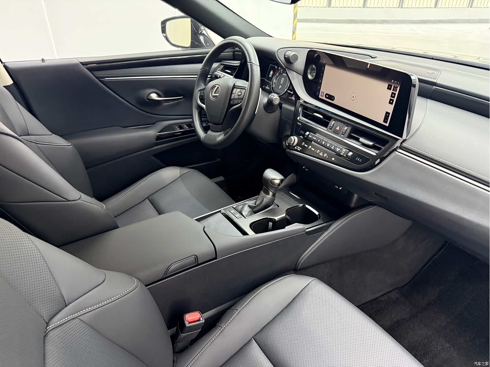 Lexus ES, 2023 9