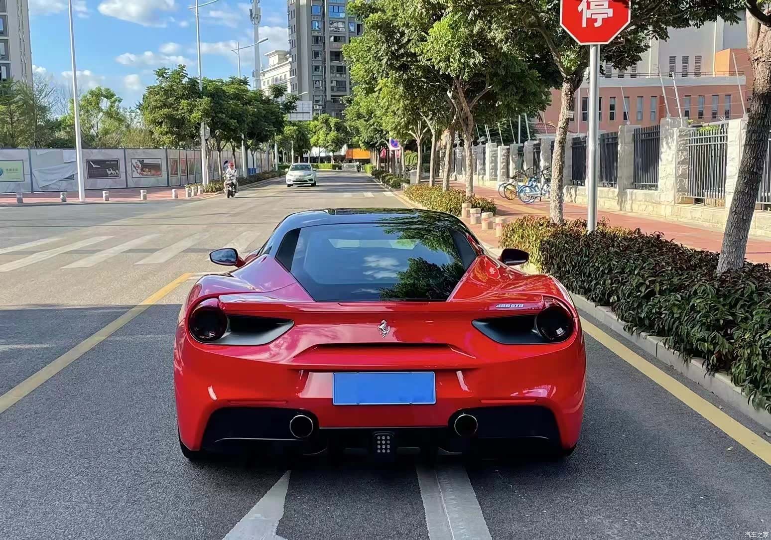 Ferrari 488, 2016 8