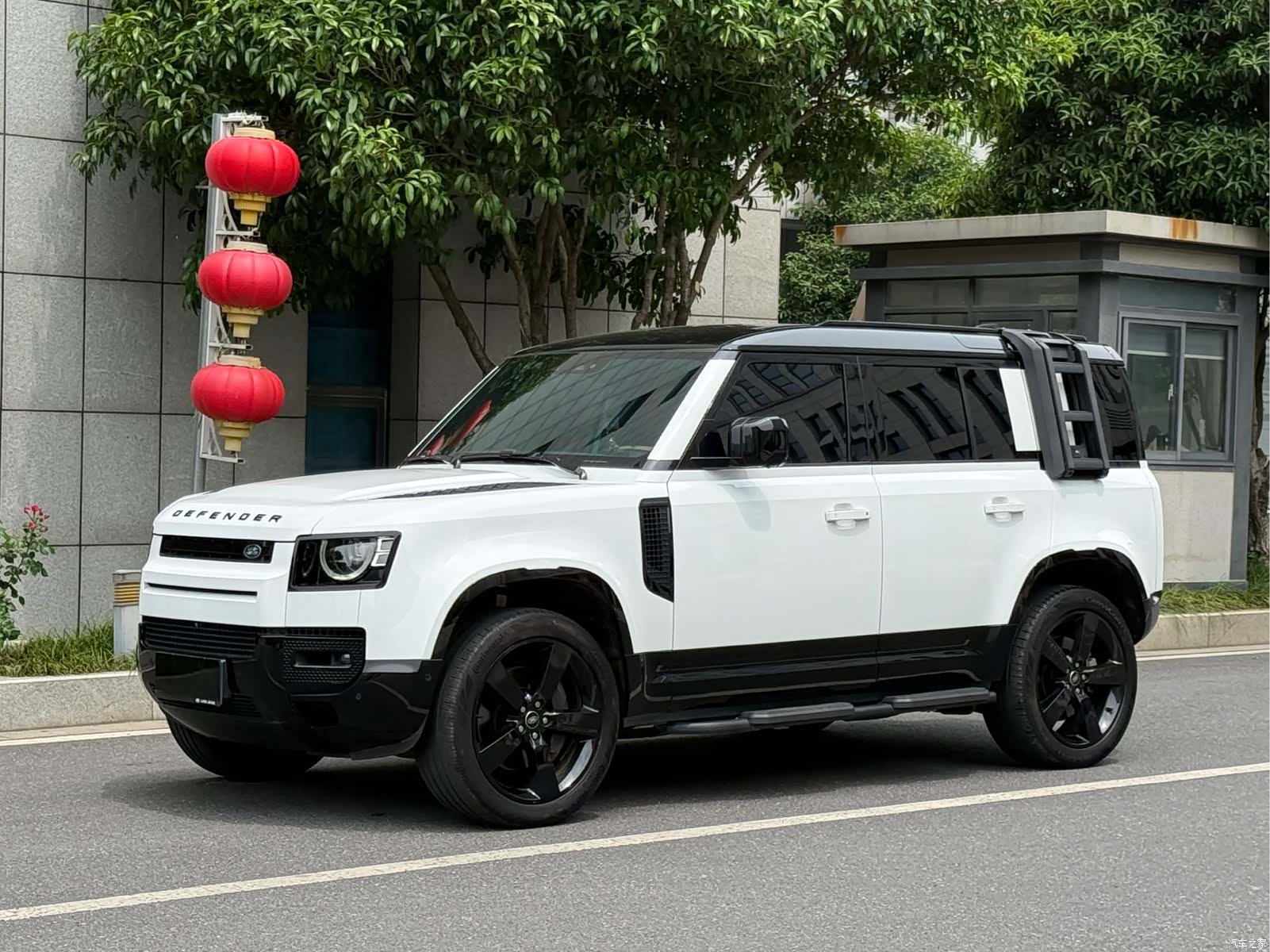Land Rover Defender, 2024 1