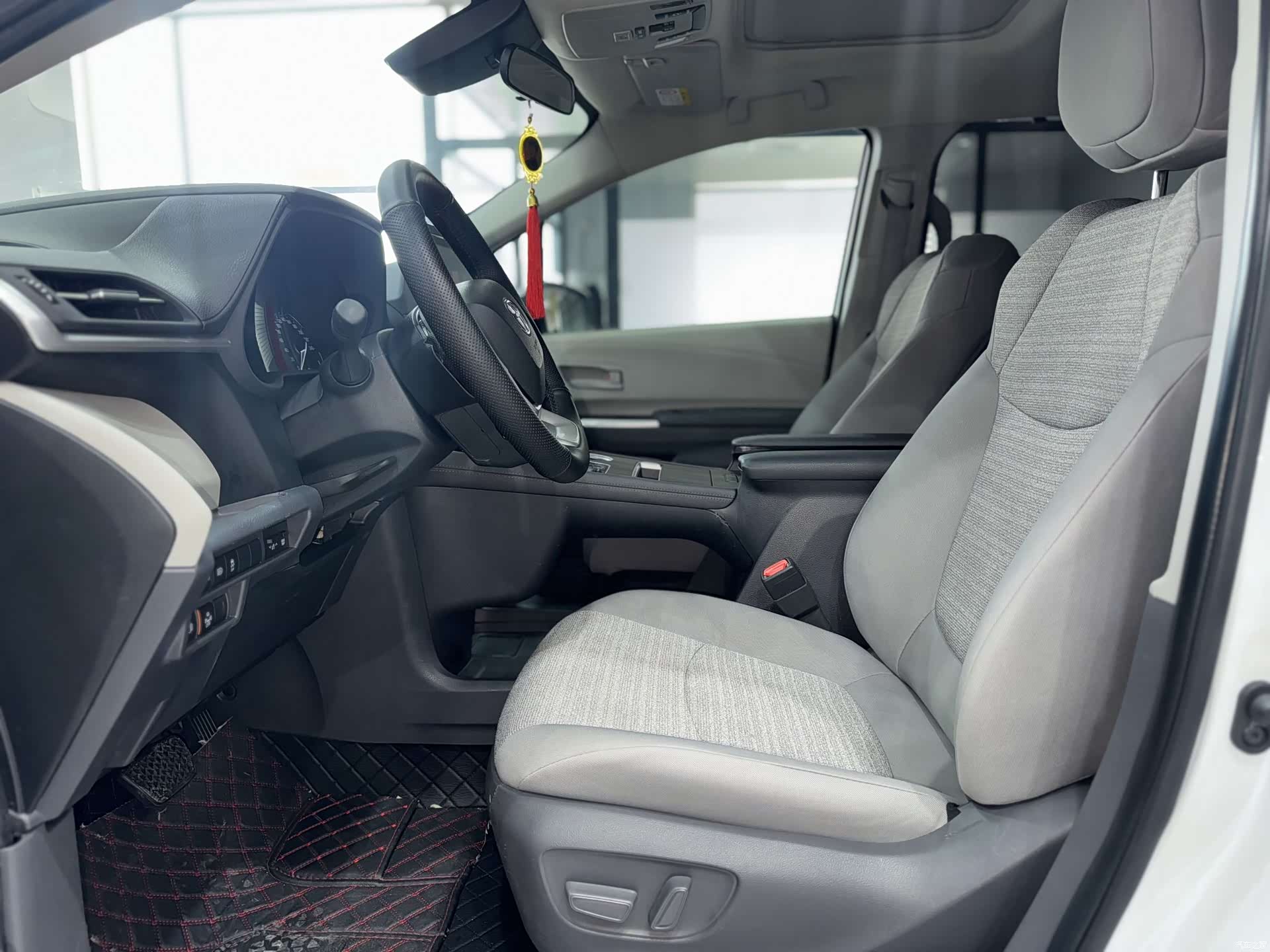 Toyota Sienna, 2023 4