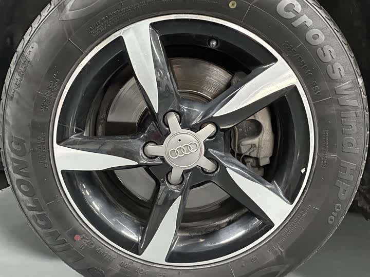 Audi A4L 2015 30 TFSI АКПП Комфорт