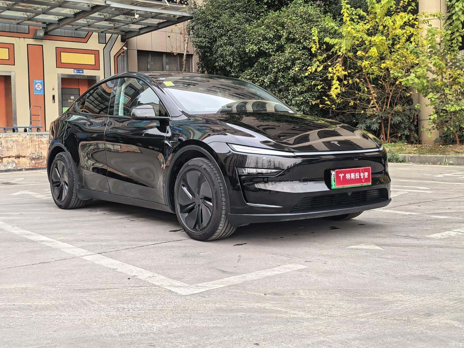 Tesla Model Y, 2025 3