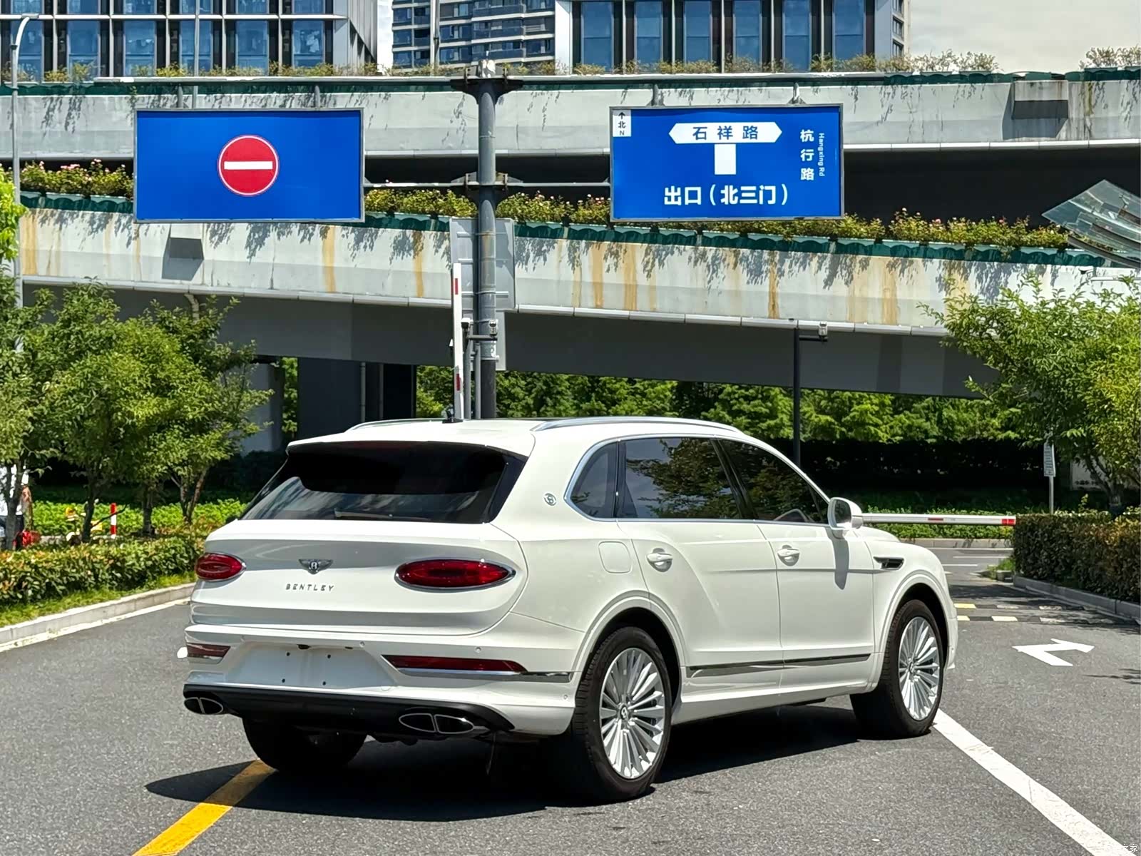 Bentley Bentayga, 2026 7