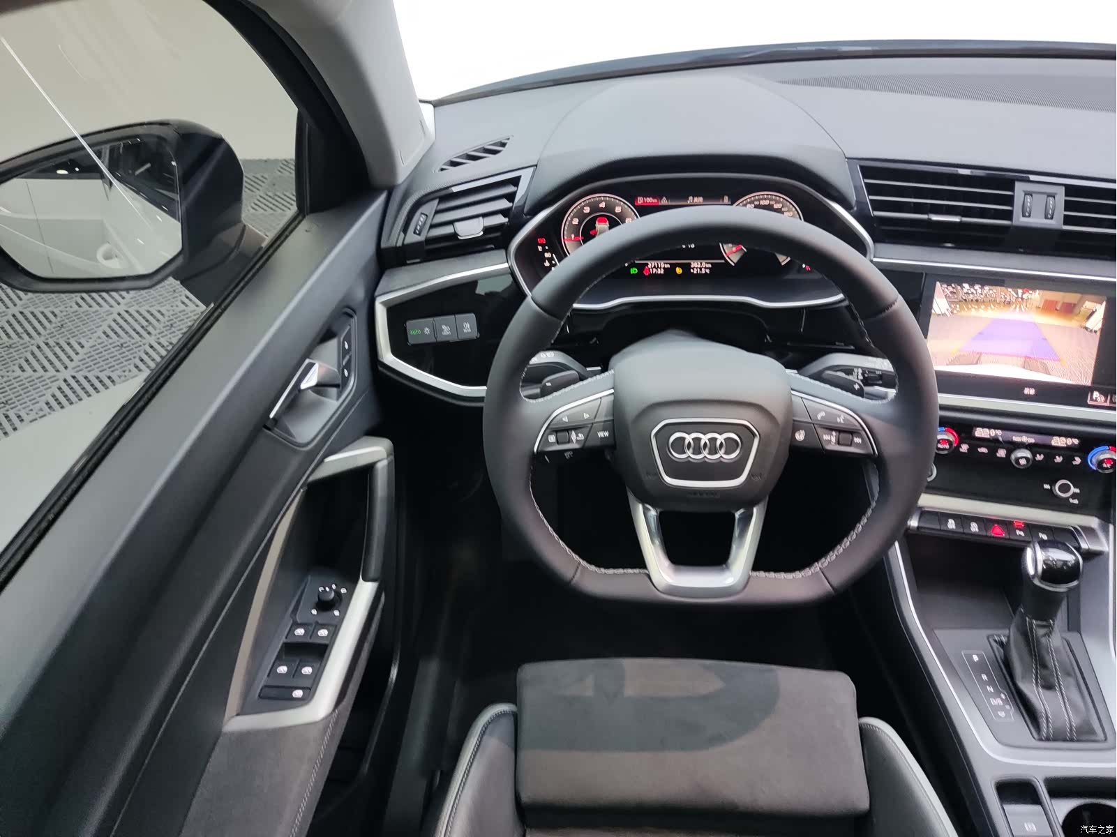 Audi Q3, 2022 9