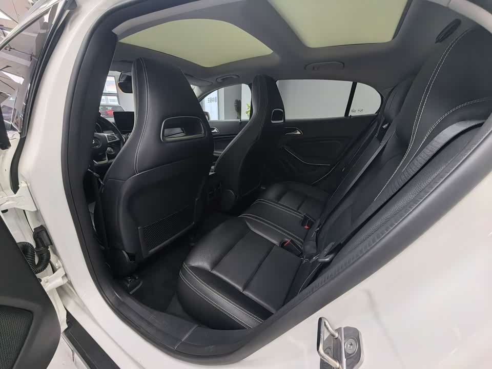 Mercedes-Benz GLA Mercedes-Benz GLA