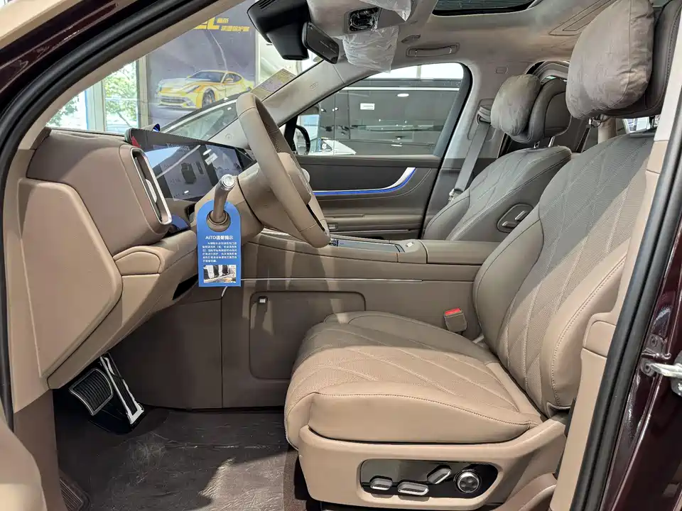 AITO Ask the world M9