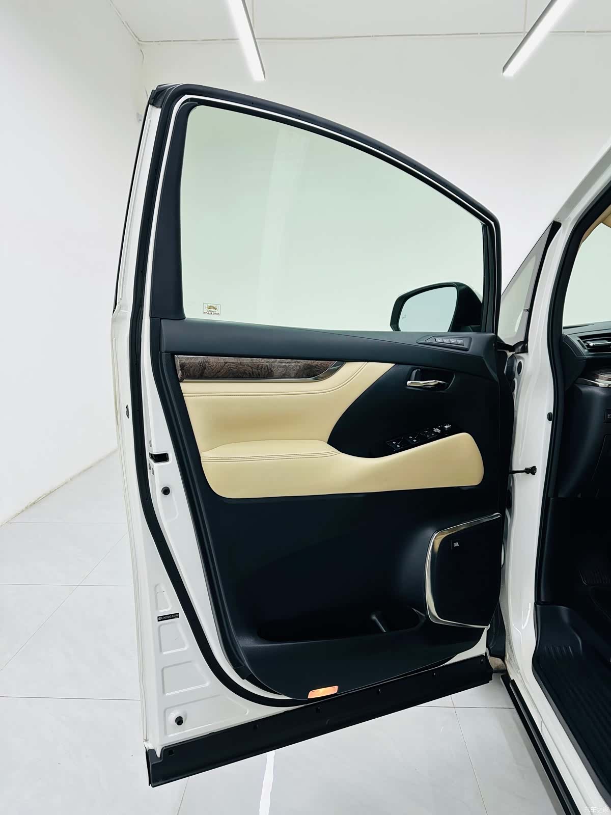 Toyota Alphard, 2018 17